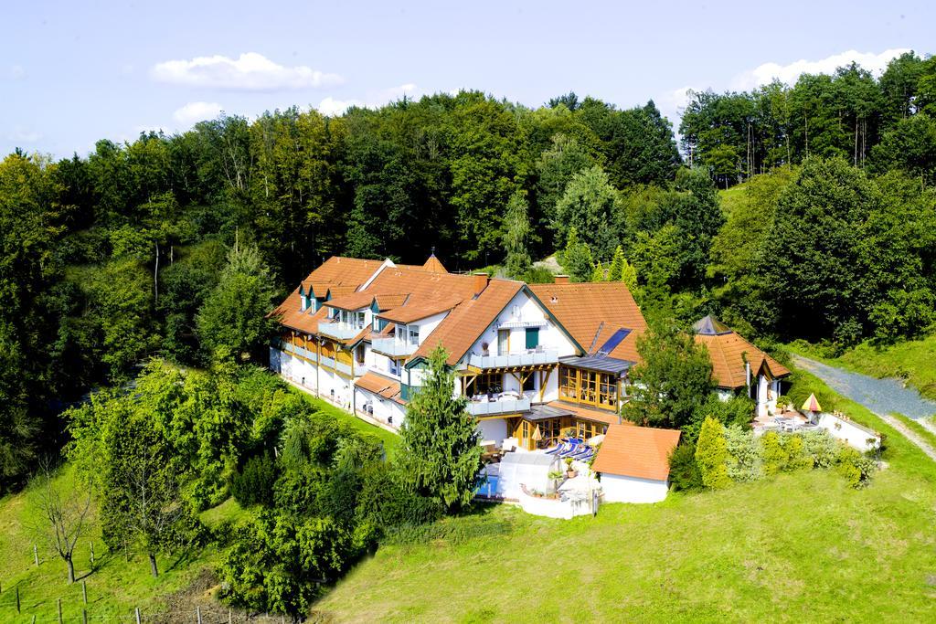 Boutique Hotel Loipenhof Лойперсдорф бай Фюрстенфелд Екстериор снимка